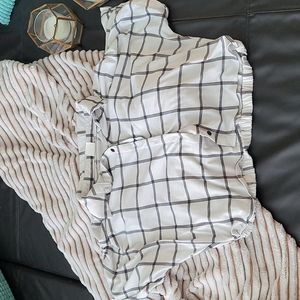 Is a simple crop top